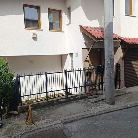 Apartman Yellow House Sarajevo Luaran gambar