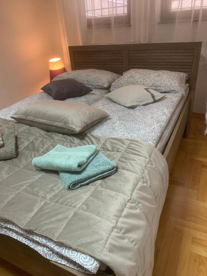 Apartman Yellow House Sarajevo Luaran gambar