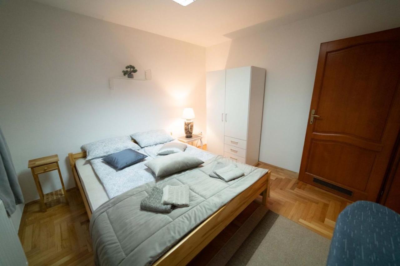 Apartman Yellow House Sarajevo Luaran gambar