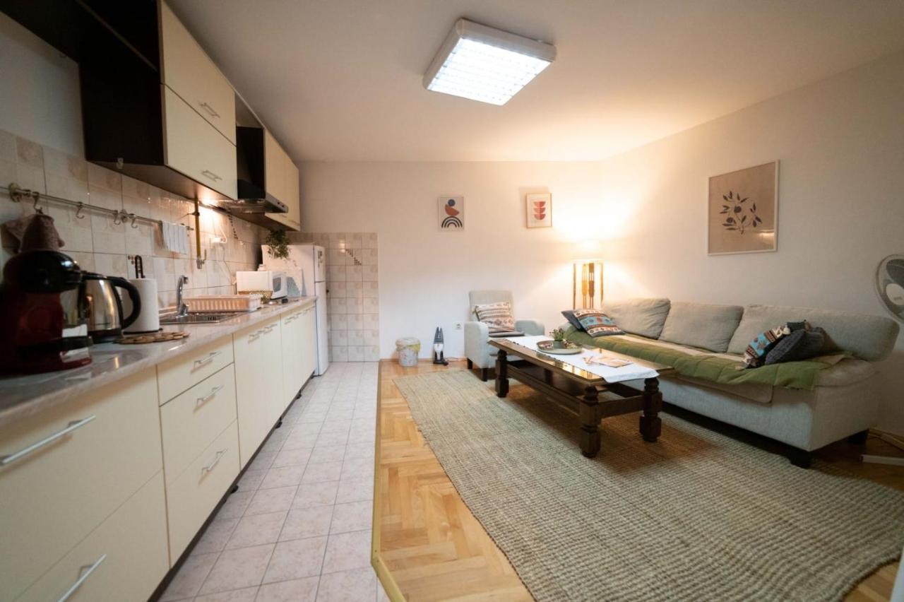 Apartman Yellow House Sarajevo Luaran gambar